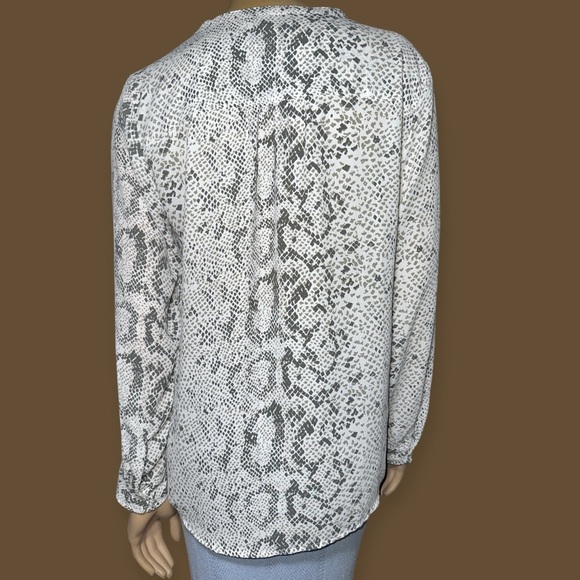 J Crew women's Snakeskin Print button-up Blouse size M - Picture 4 of 10